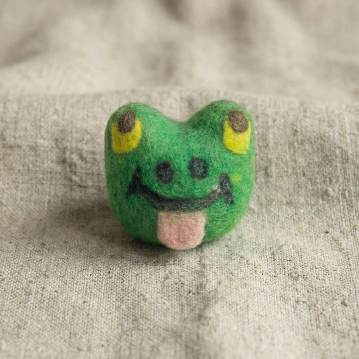 Green Frog Wool Felt Cat Toy